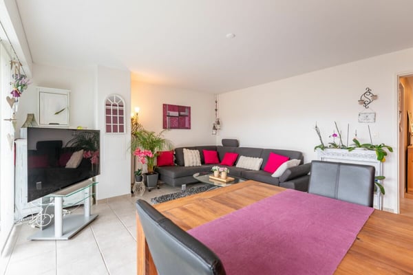 Vier geräumige Zimmer zu super Preis ! 2