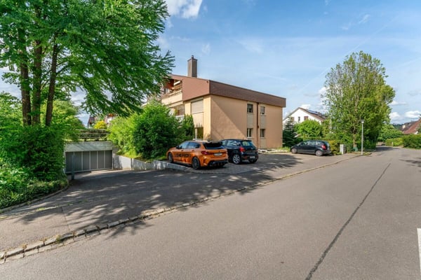 Vier geräumige Zimmer zu super Preis ! 1