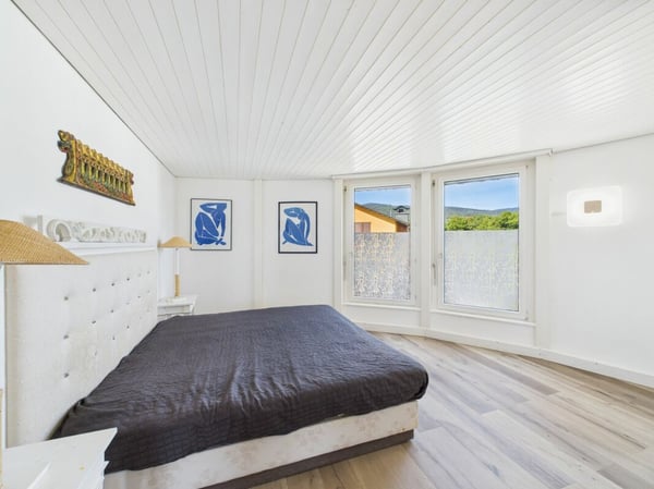 Architektonische Meisterwerke: Zwei exklusive Rundhäuser in Top-Lage mit je 150m2 auf einem 902m2 Grundstück, ideal für eine grosse Familie oder Investoren. 11