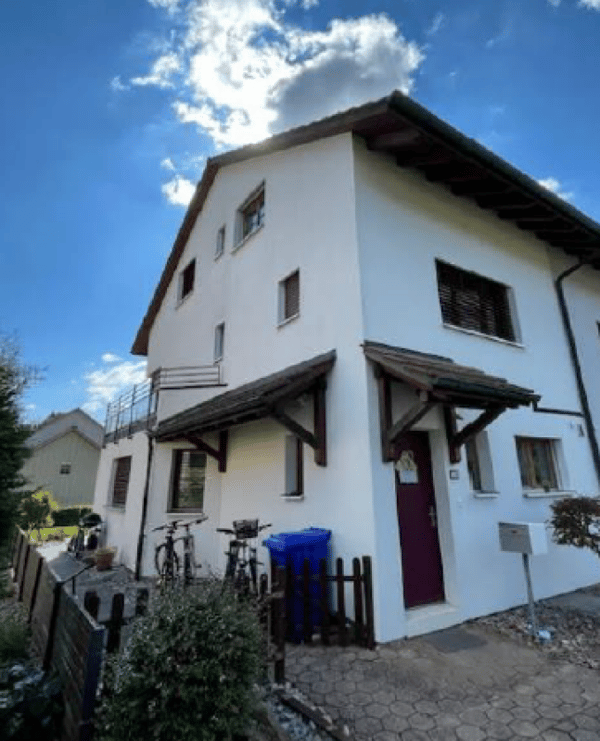 Charmantes 6-Zimmer-Doppeleinfamilienhaus in Biel-Benken - Idyllisches Wohnen mit Weitblick 2