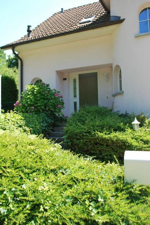 Exklusive 8-Zimmer Villa mit Pool 2