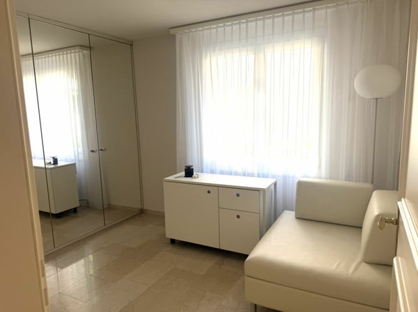 3,5 Zimmer Terrassenhaus in ruhiger, sonniger Lage mit unverbaubarer Weitsicht auf den Zürichsee und in die Alpen 8