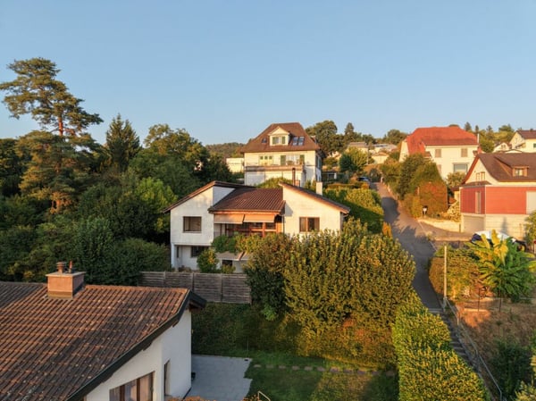 8-1/2-Zimmer Einfamilienhaus mit unverbaubarer SW-Aussicht - Nähe ÖV und Schulen in Dornach