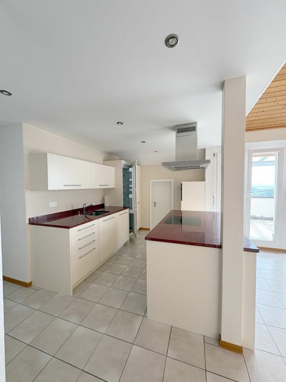 4.5-Zimmer-Wohnung mit traumhafter Aussicht und 170 m² Nutzfläche 1