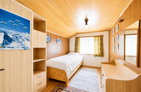 Freistehendes Einfamilienhaus im Zentrum mit Garten und Waldstück 11