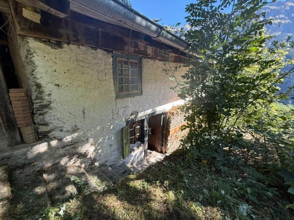 Einmalige Gelegenheit in Lauterbrunnen - Landwirtschaftliche Liegenschaft mit Wohnhaus, Scheune und drei weiteren Grundstücken 4