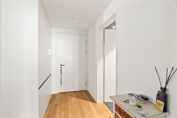 Neuwertige 1.5-Zimmer-Wohnung an bester Lage in Heimberg 8