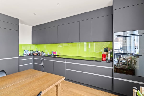 Neuwertige 1.5-Zimmer-Wohnung an bester Lage in Heimberg 5