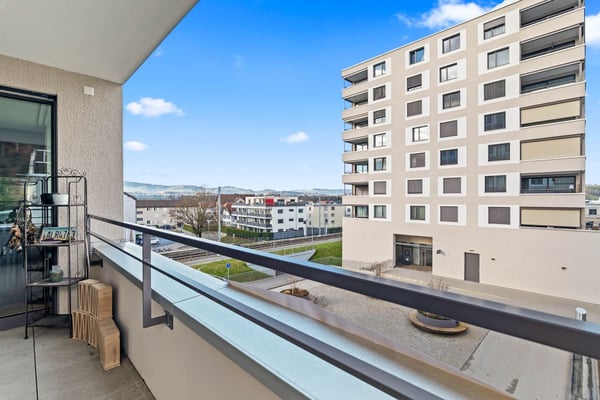 Neuwertige 1.5-Zimmer-Wohnung an bester Lage in Heimberg 13