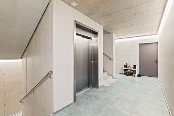 Neuwertige 1.5-Zimmer-Wohnung an bester Lage in Heimberg 12