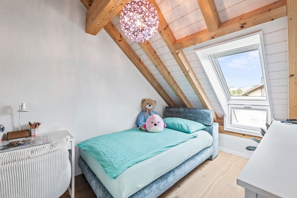 5.5-Zimmer-Maisonette: 146 m² Wohnkomfort mit Galerie, Terrasse und Weitsicht 8