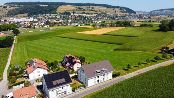 5.5-Zimmer-Maisonette: 146 m² Wohnkomfort mit Galerie, Terrasse und Weitsicht 4