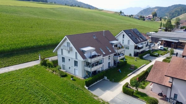 5.5-Zimmer-Maisonette: 146 m² Wohnkomfort mit Galerie, Terrasse und Weitsicht 2