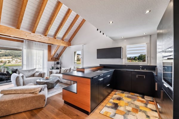 4.5-Zimmer-Maisonette: 190 m² Wohnkomfort mit Galerie, Terrasse und Weitsicht 7