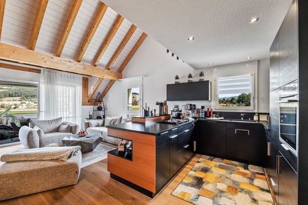 5.5-Zimmer-Maisonette: 146 m² Wohnkomfort mit Galerie, Terrasse und Weitsicht 7