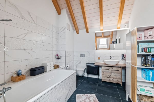 5.5-Zimmer-Maisonette: 146 m² Wohnkomfort mit Galerie, Terrasse und Weitsicht 10