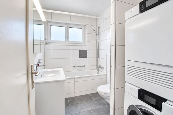 4.5-Zimmerwohnung mit 80 m² Terrasse und Balkon - zentrumsnah in Thun 3