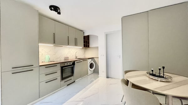 Charmante 2 Zimmer Wohnung mit spektakulärer Aussicht in Feusisberg.