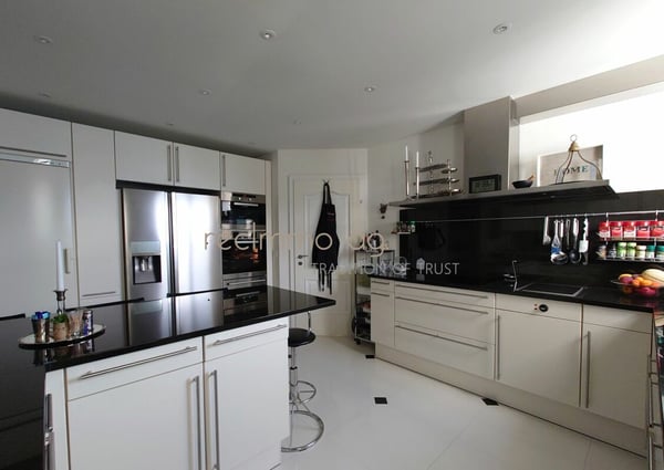 Grosszügiges historisches Liebhaberobjekt direkt am Zugersee 13