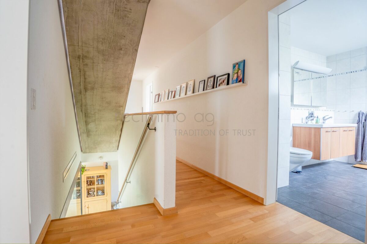 Familienfreundliches 6.5-Zimmer-Reiheneckhaus mit Garten und direktem Tiefgaragenzugang in Obfelden