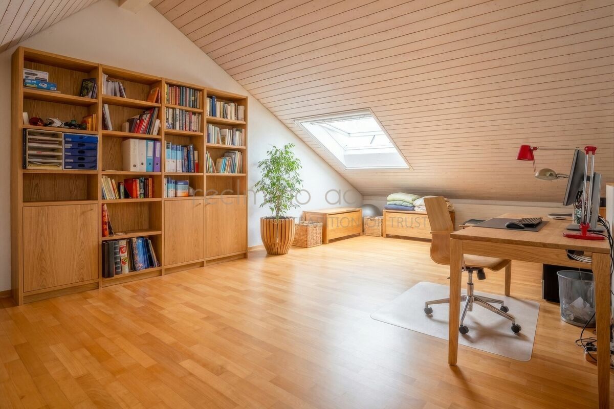 Familienfreundliches 6.5-Zimmer-Reiheneckhaus mit Garten und direktem Tiefgaragenzugang in Obfelden