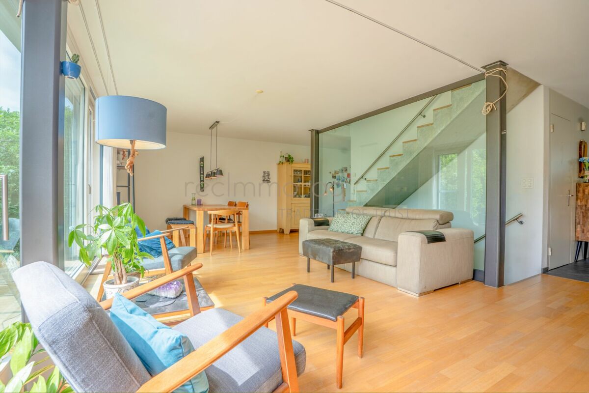 Familienfreundliches 6.5-Zimmer-Reiheneckhaus mit Garten und direktem Tiefgaragenzugang in Obfelden