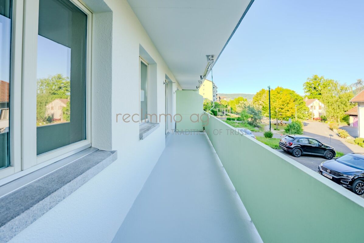 Frisch sanierte 2.5-Zimmer-Wohnung im Baurecht mit Balkon und Garagenplatz in Brugg