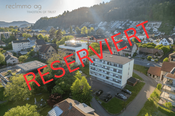 Frisch sanierte 2.5-Zimmer-Wohnung im Baurecht mit Balkon und Garagenplatz in Brugg