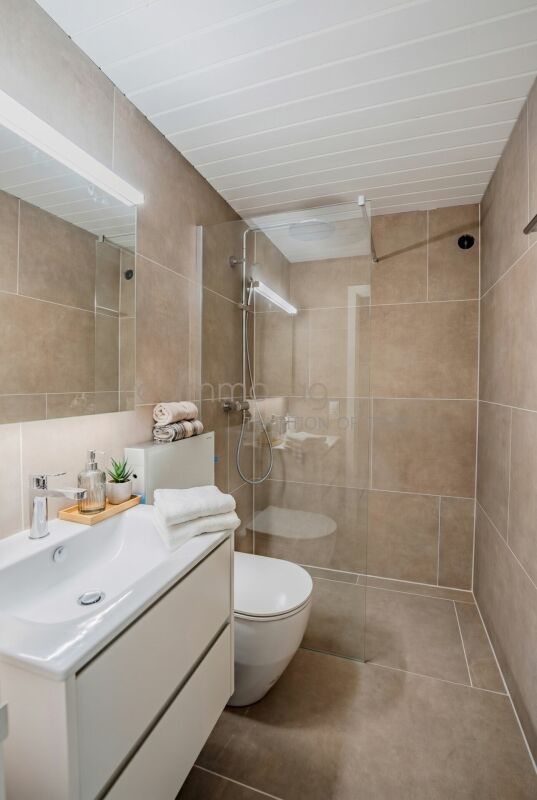 Frisch sanierte 2.5-Zimmer-Wohnung im Baurecht mit Balkon und Garagenplatz in Brugg