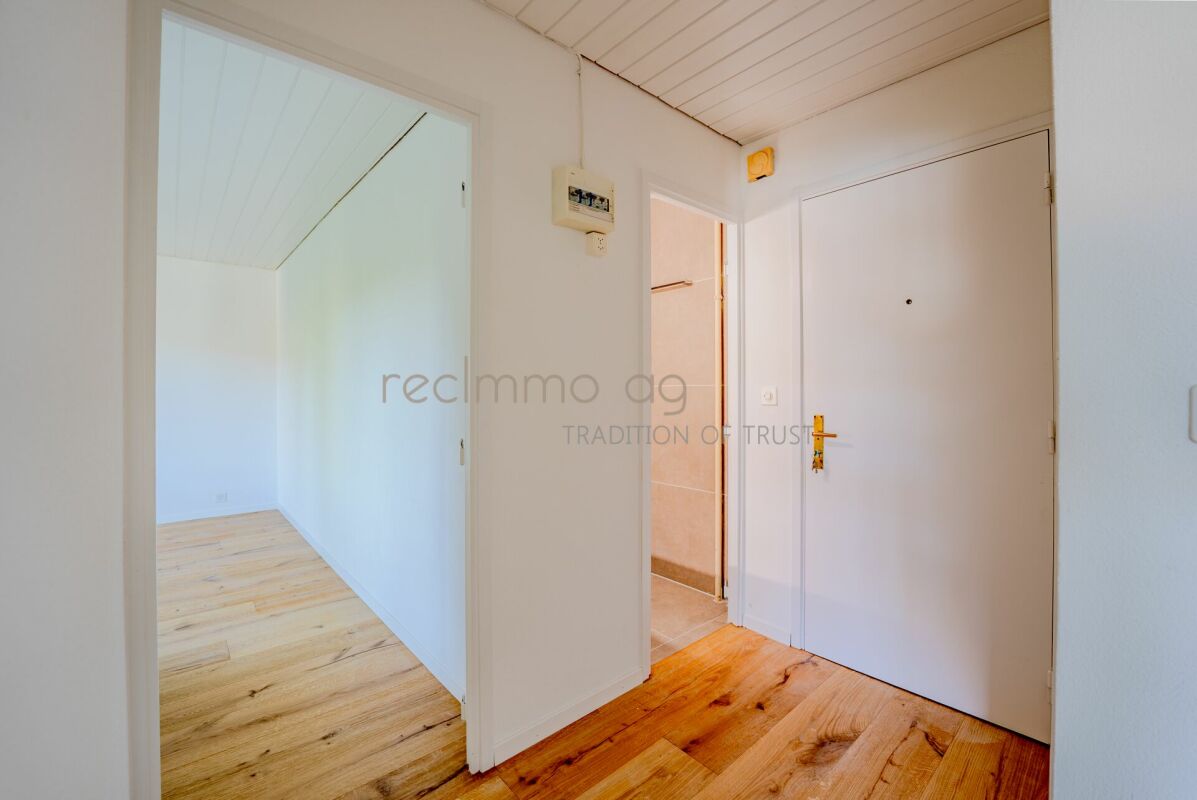 Frisch sanierte 2.5-Zimmer-Wohnung im Baurecht mit Balkon und Garagenplatz in Brugg