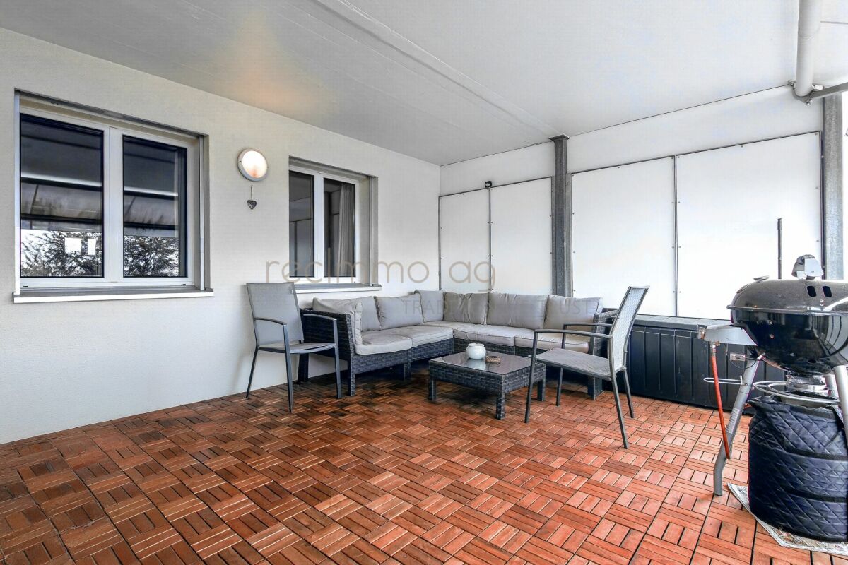 Charmante 4.5-Zimmer-Wohnung mit grosser Terrasse, Gartenanteil und Weitsicht