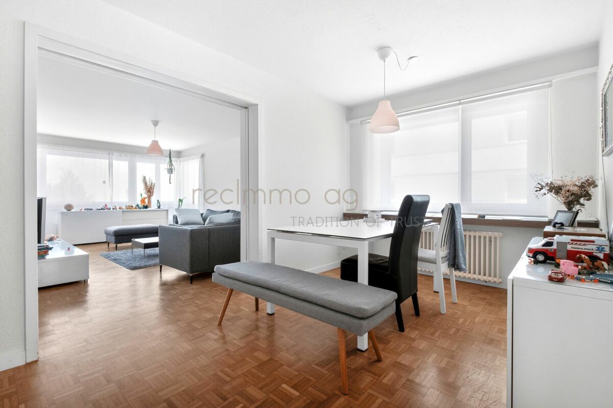 Charmante 4.5-Zimmer-Wohnung mit grosser Terrasse, Gartenanteil und Weitsicht