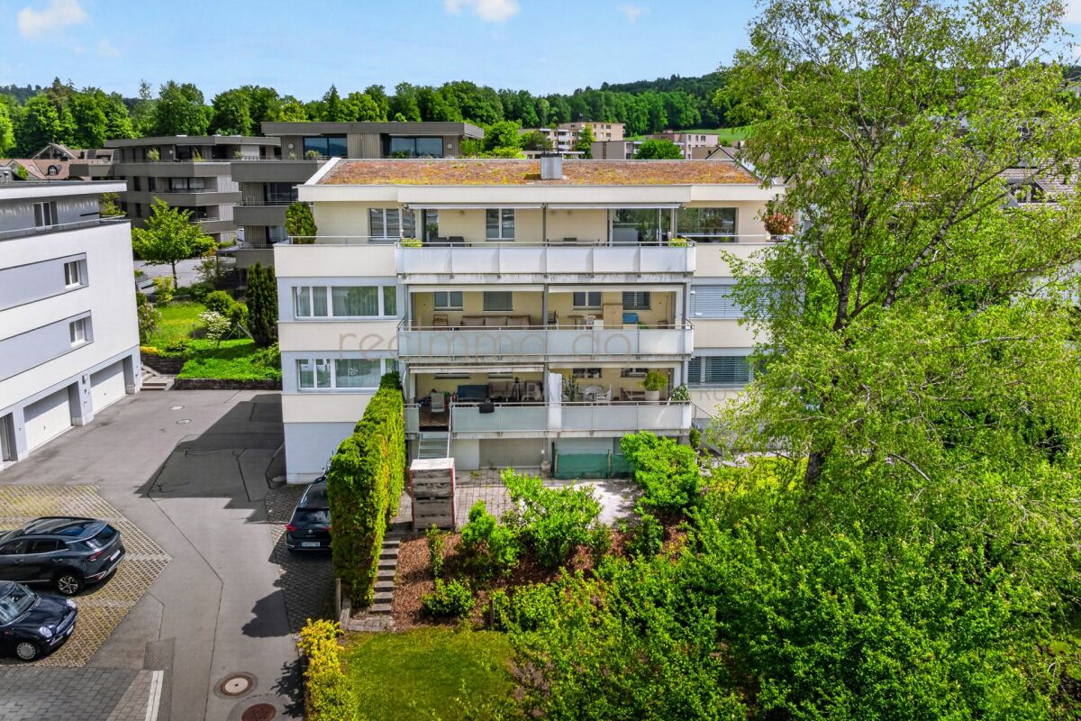 Charmante 4.5-Zimmer-Wohnung mit grosser Terrasse, Gartenanteil und Weitsicht
