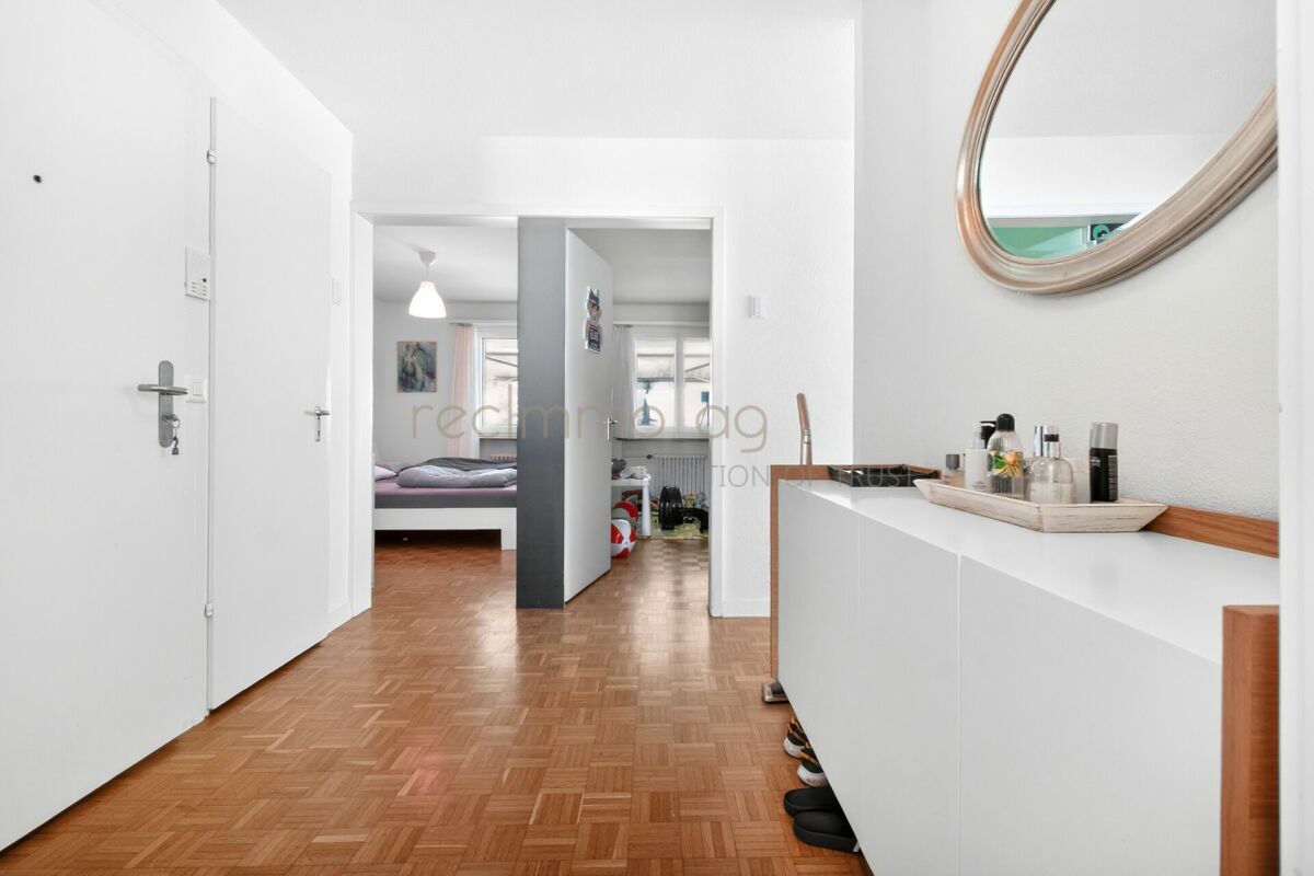 Charmante 4.5-Zimmer-Wohnung mit grosser Terrasse, Gartenanteil und Weitsicht
