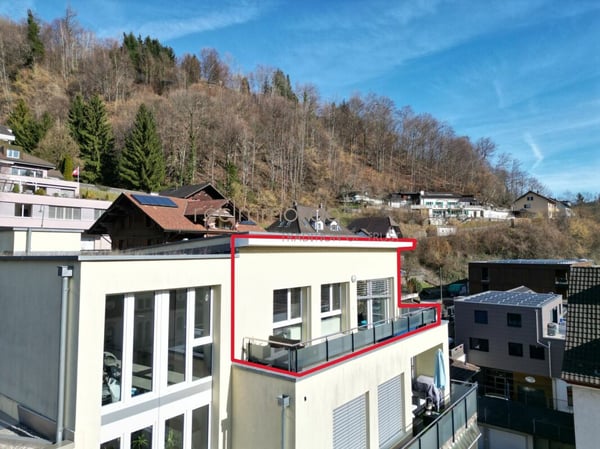 Moderne 4.5-Zimmer Dachgeschosswohnung mit Panorama-Aussicht 1