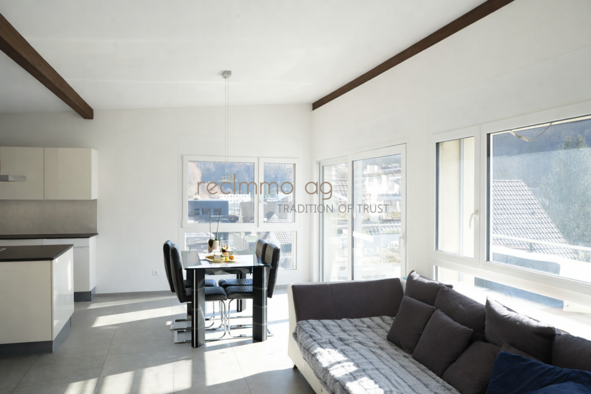 Moderne 4.5-Zimmer Dachgeschosswohnung mit Panorama-Aussicht