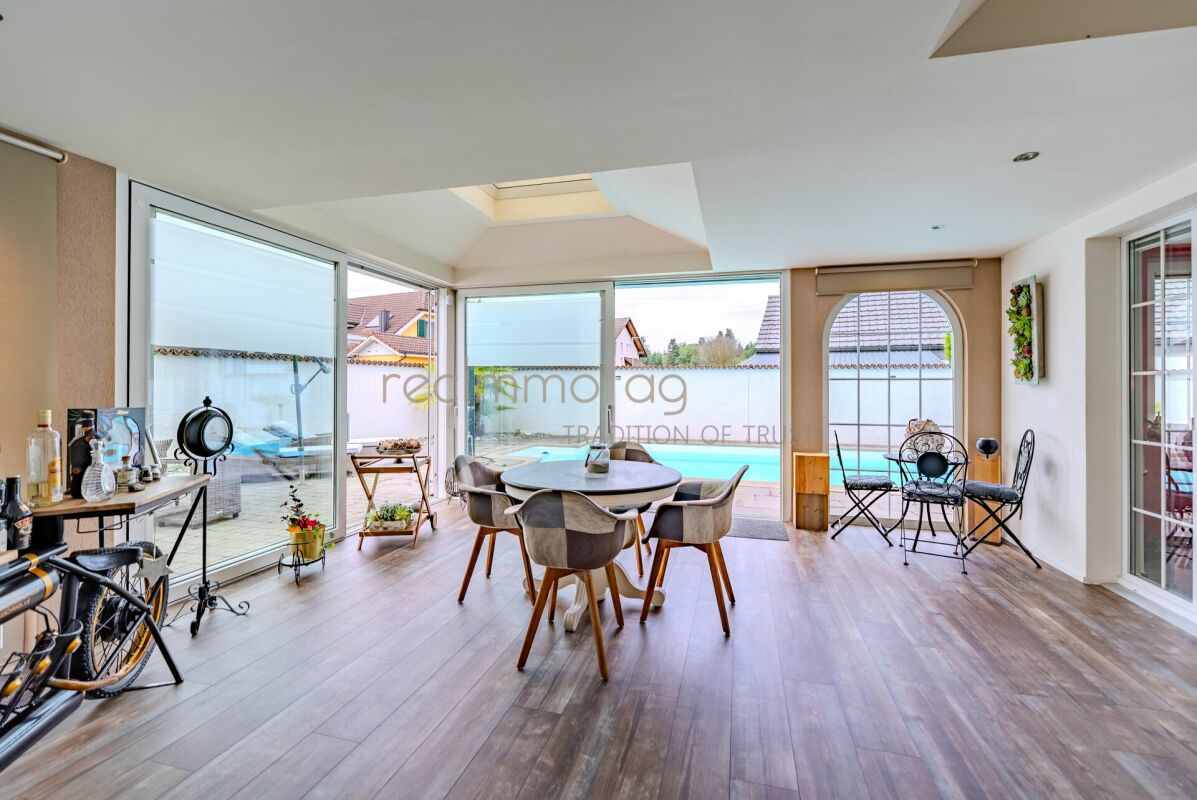 Familienparadies mit Pool, Wintergarten und viel Privatsphäre