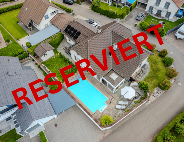 Familienparadies mit Pool, Wintergarten und viel Privatsphäre