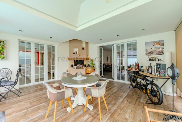 Familienparadies mit Pool, Wintergarten und viel Privatsphäre 2