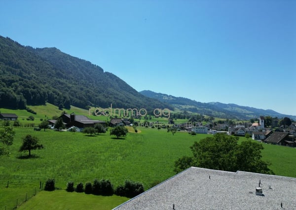 Gepflegte 3.5-Zimmer-Wohnung mit verglastem Balkon und Weitsicht 9