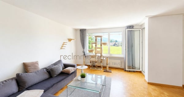 Gepflegte 3.5-Zimmer-Wohnung mit verglastem Balkon und Weitsicht 1
