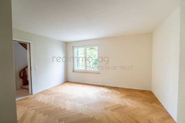 Stilvoll renovierte 4.5-Zimmer-Doppelhaushälfte mit Privatgarten an begehrter Lage in Zug 4
