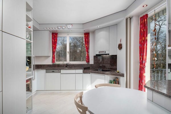 WG-Zimmer in exklusiver 6-Zimmer Maisonette-Residenz in repräsentativer Villa mit beeindruckender See- und Bergsicht 8
