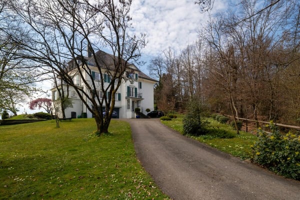 WG-Zimmer in exklusiver 6-Zimmer Maisonette-Residenz in repräsentativer Villa mit beeindruckender See- und Bergsicht 3