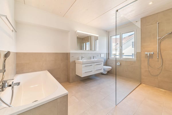 Exklusive 4.5 Zimmer-Galeriewohnung mit grosser Loggia und hochwertigen Ausbau 5
