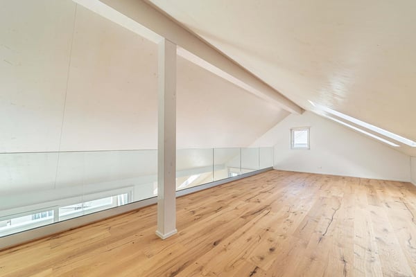 Exklusive 4.5 Zimmer-Galeriewohnung mit grosser Loggia und hochwertigen Ausbau 8