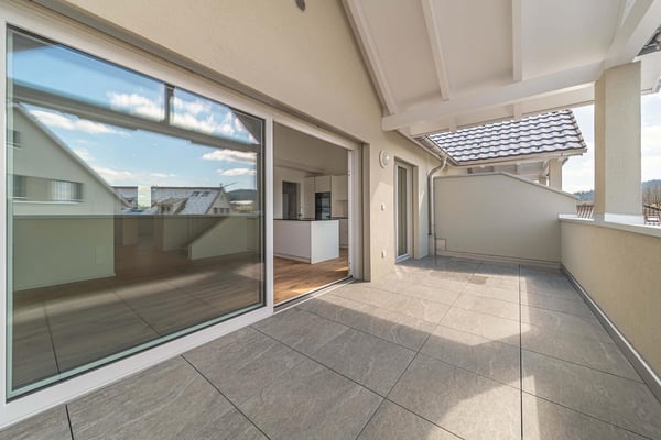 Exklusive 4.5 Zimmer-Galeriewohnung mit grosser Loggia und hochwertigen Ausbau 12