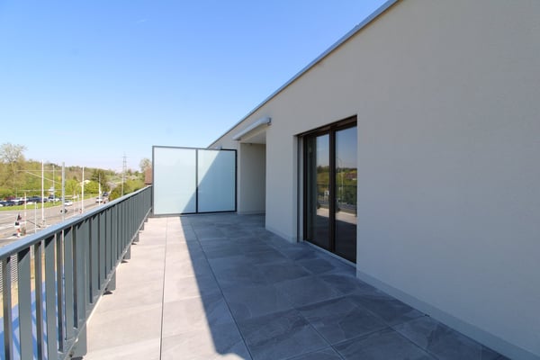 Exklusive 3.5 Zimmer-Attikawohnung im Neubau 11