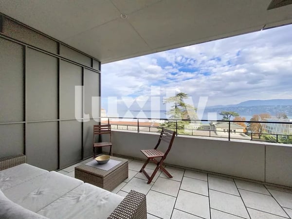 Magnificent luxury apartment with panoramic view of Lake Geneva 3