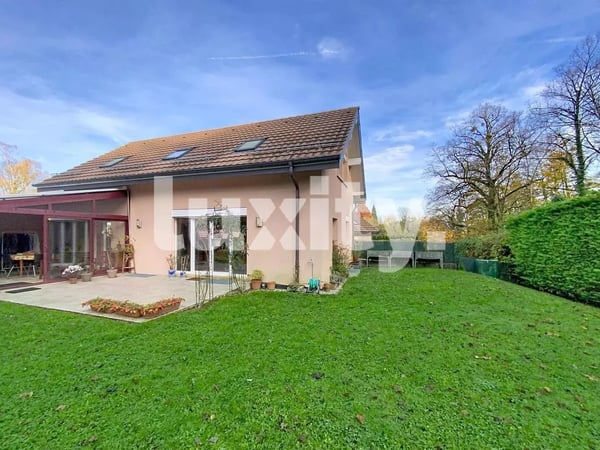 Superb semi-detached house with private garden in Versoix-a haven of peace just a stone's throw from the park 7
